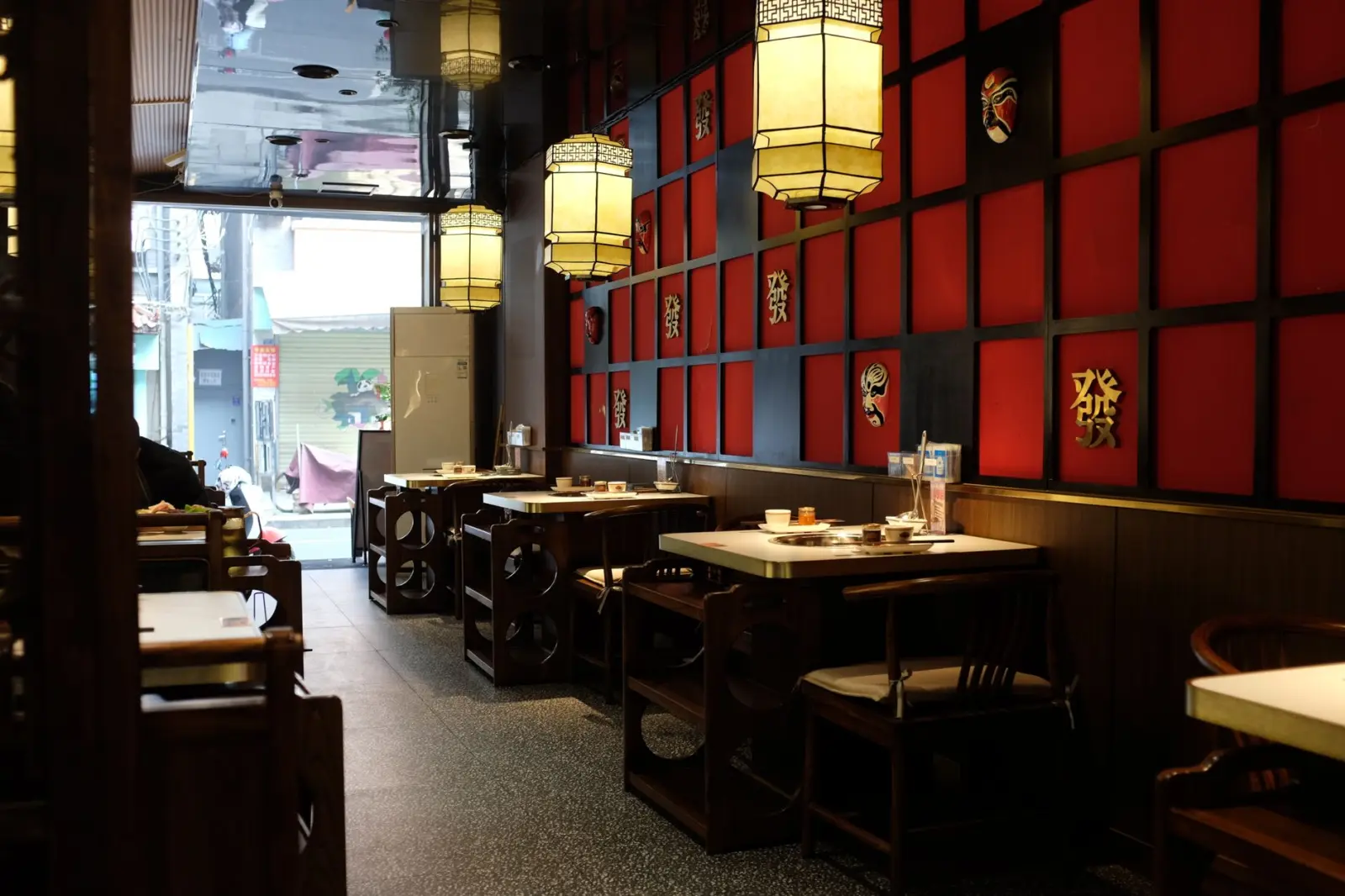 2024年上海餐饮门店酒水供应趋势：崧霏贸易正规品牌渠道解析