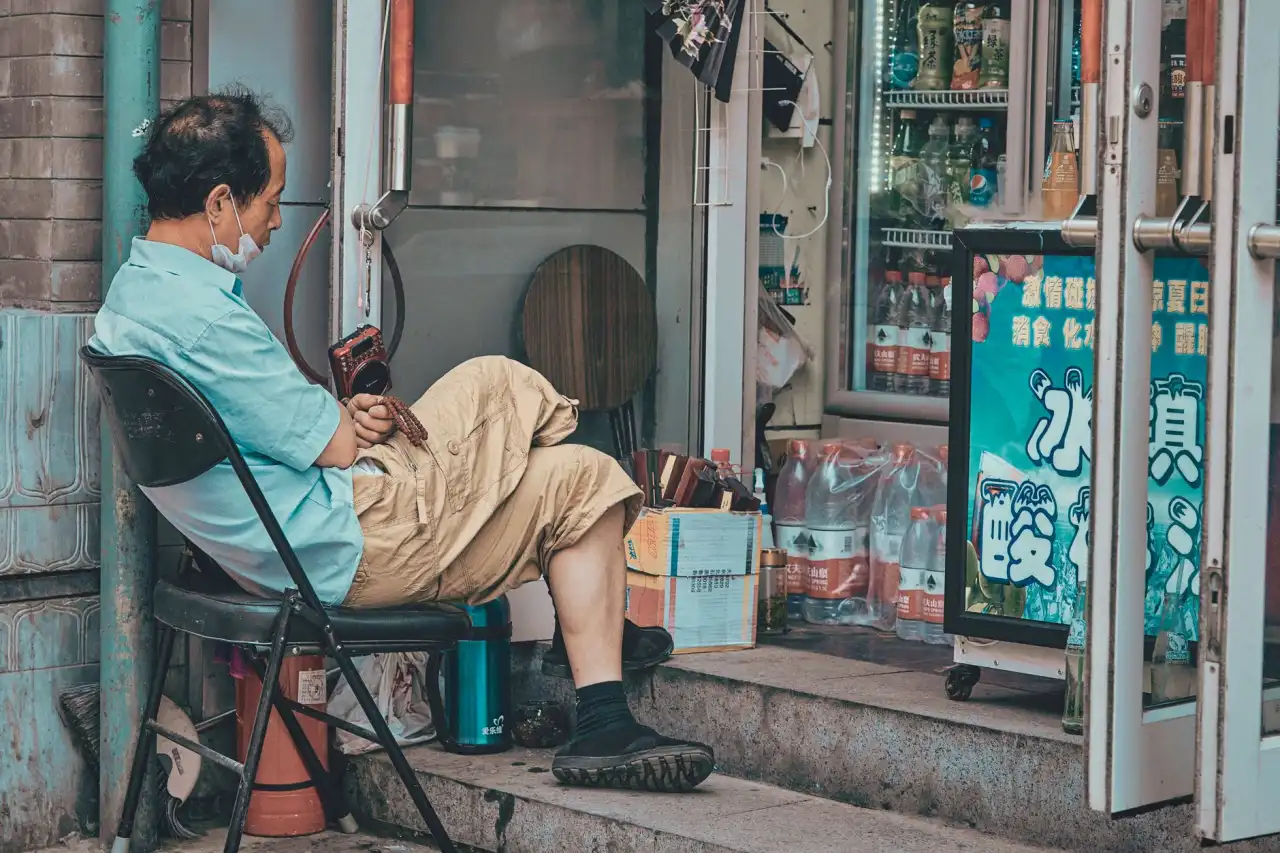 上海便利店饮品批发配送：崧霏贸易的可乐矿泉水供应方案