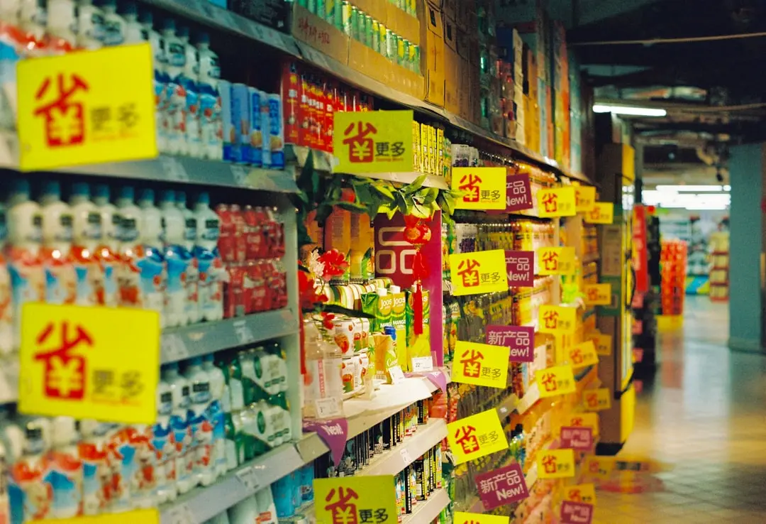 便利店饮品供应选品指南：崧霏贸易可乐矿泉水批发优势