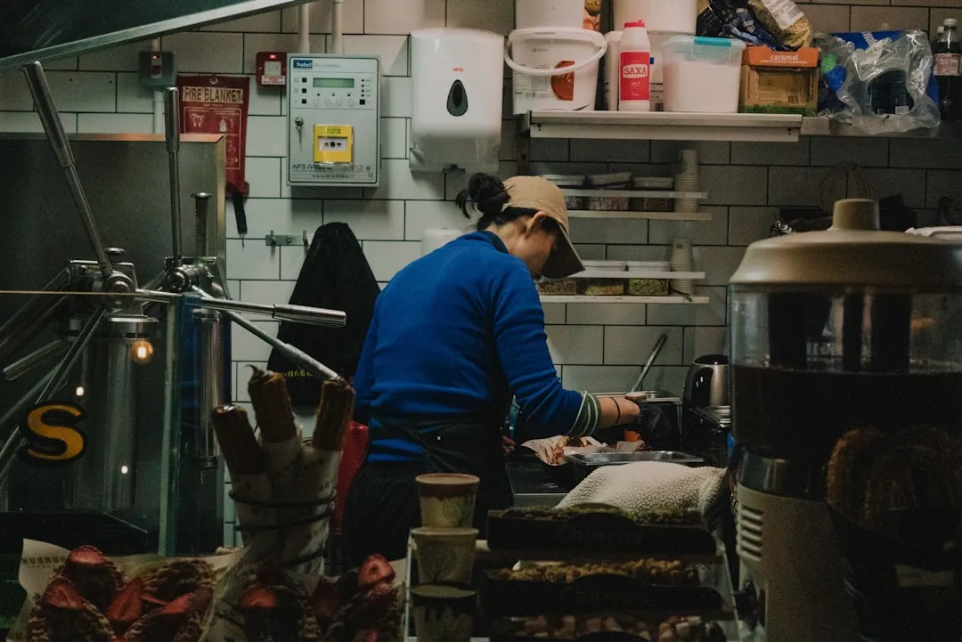 食品饮料批发如何选型：崧霏贸易粮油调味与休闲零食采购指南